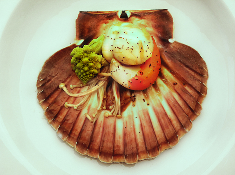 Romanesco broccoli, lilly mushrooms and scallop in ginger, lime and soya sauce
