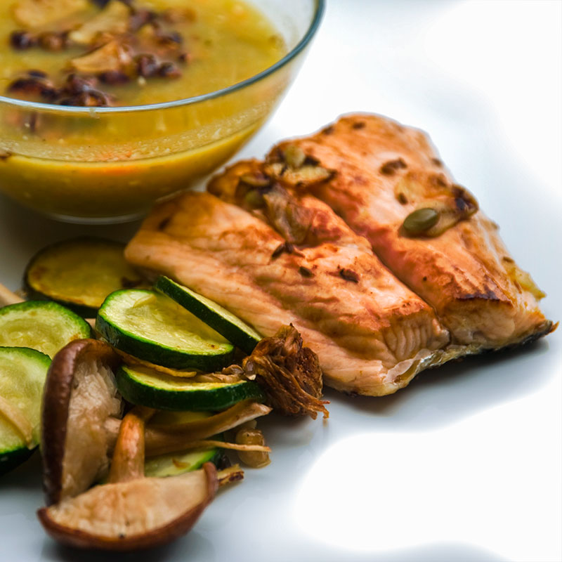 Red lentils, salmon, courgette and mushrooms
